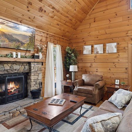 Cozy Family Friendly Cabin With Hot Tub, Near Gatlinburg, Pigeon Forge, Dollywood เซอเวียร์วีล ภายนอก รูปภาพ