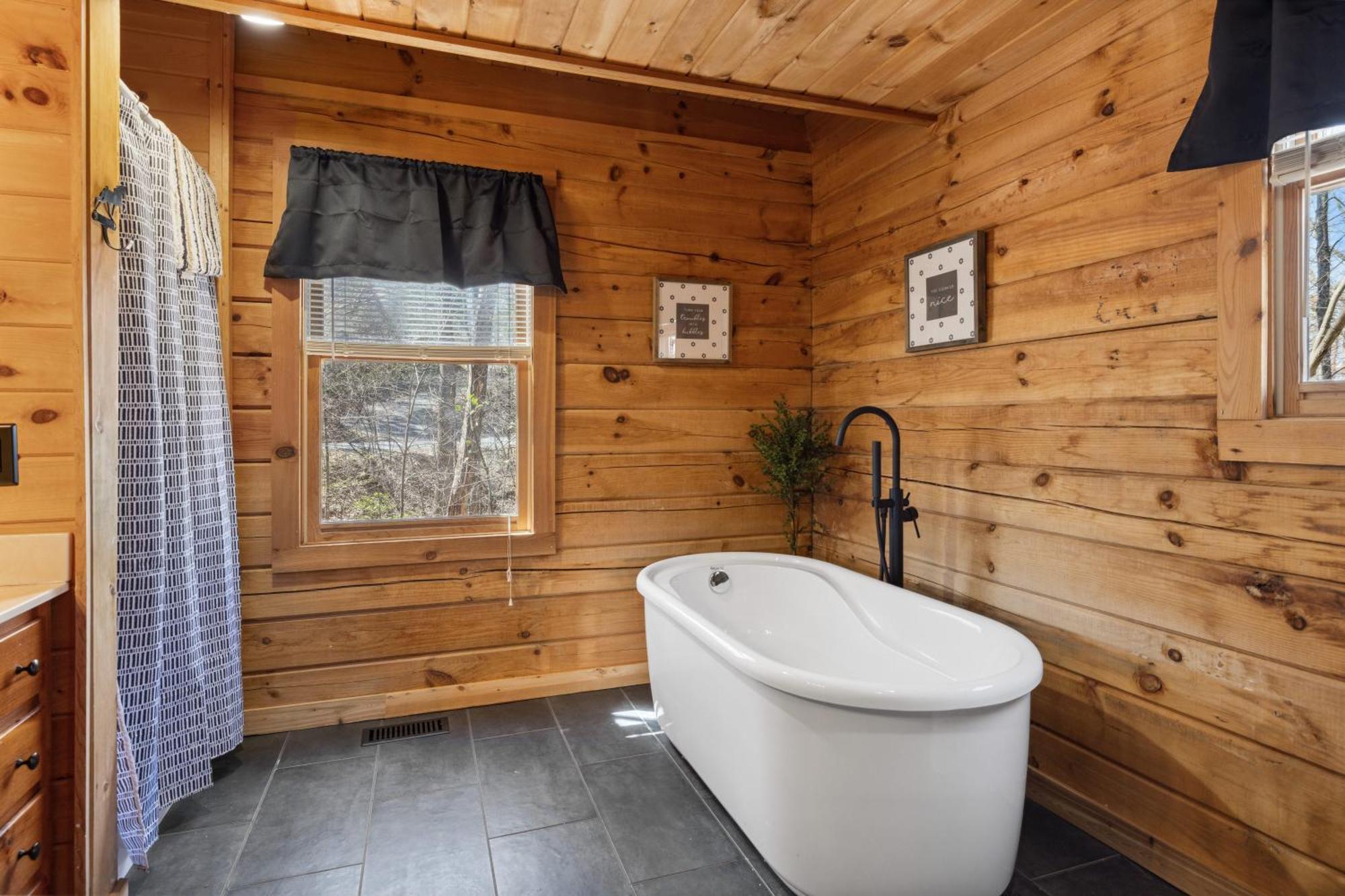 Cozy Family Friendly Cabin With Hot Tub, Near Gatlinburg, Pigeon Forge, Dollywood เซอเวียร์วีล ภายนอก รูปภาพ