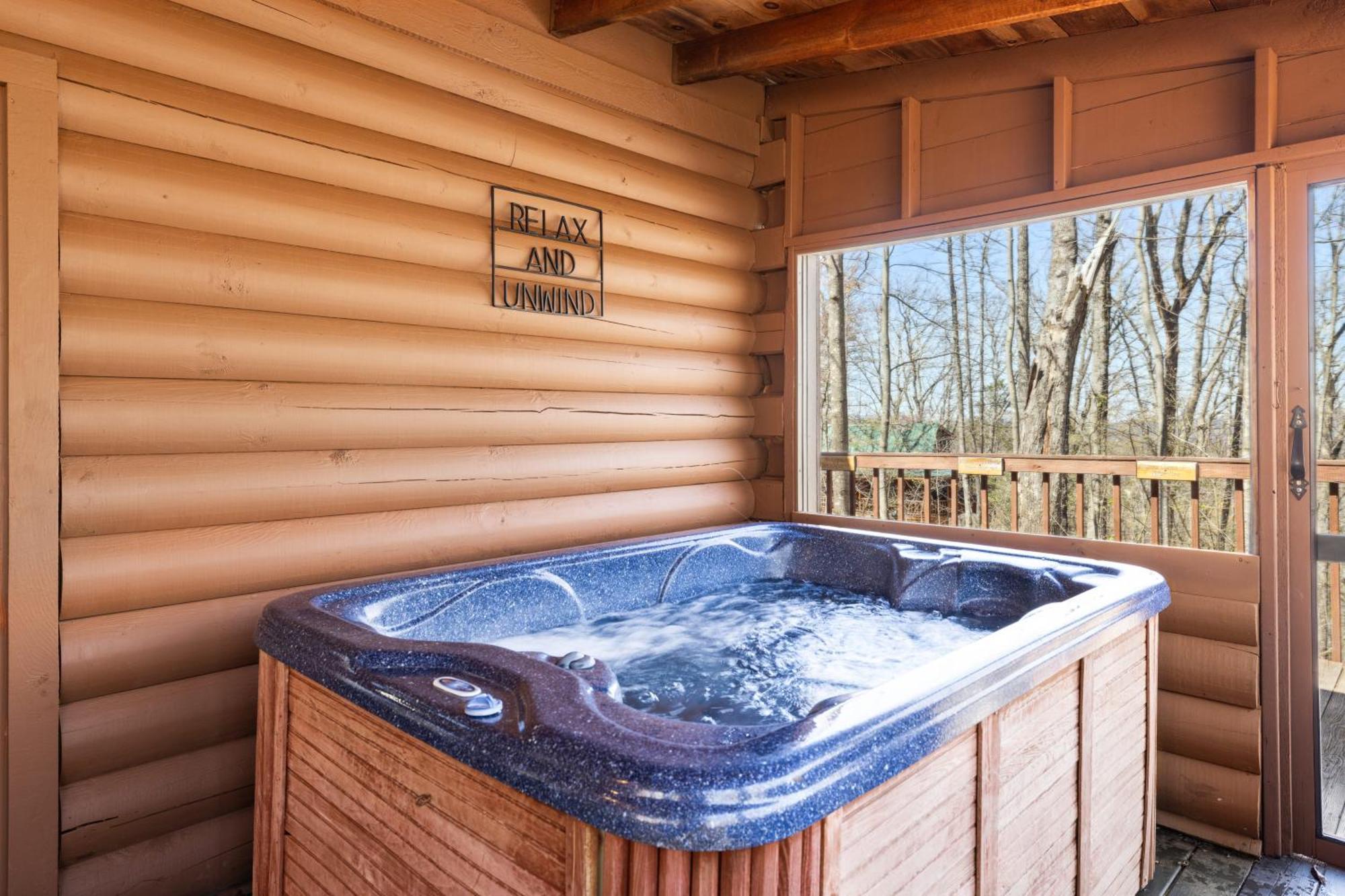 Cozy Family Friendly Cabin With Hot Tub, Near Gatlinburg, Pigeon Forge, Dollywood เซอเวียร์วีล ภายนอก รูปภาพ
